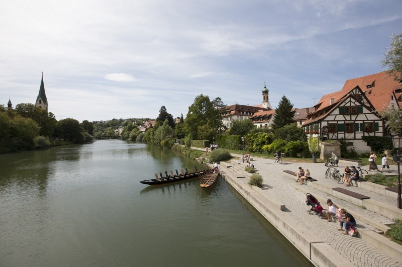 Blick von der Josef-Eberle-Brücke auf den Neckar