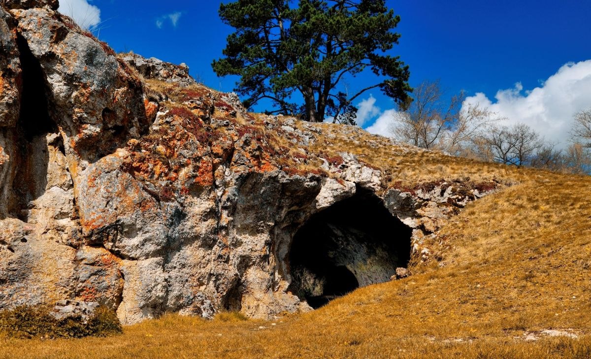 Vogelherdhöhle im Archäopark Vogelherd