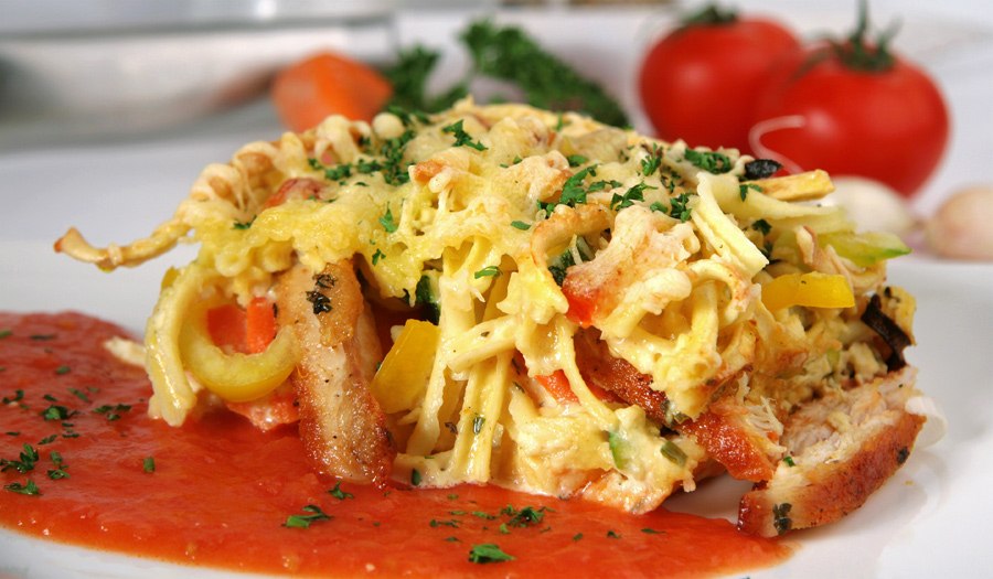 Spätzleauflauf mit Tomatensauce