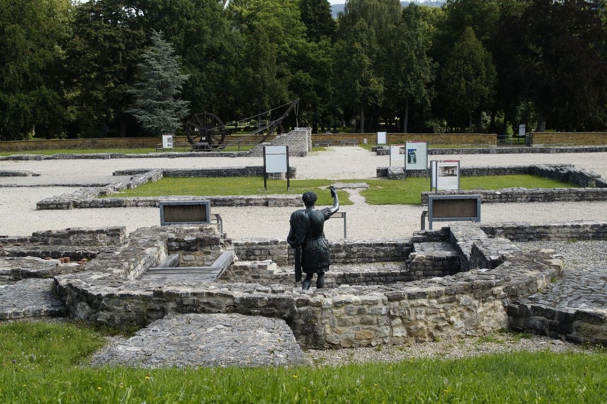 Außenanlage des Limesmuseums Aalen