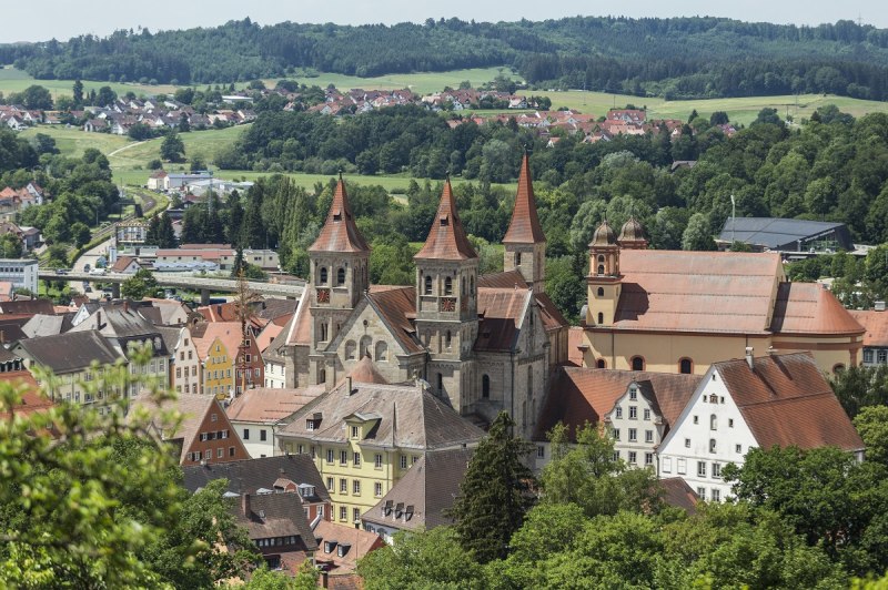 Blick auf die Basilika St. Vitus in Ellwangen