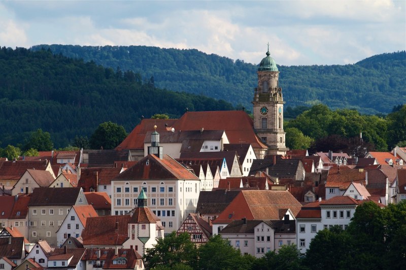 Blick auf Hechingen und den Albtrauf