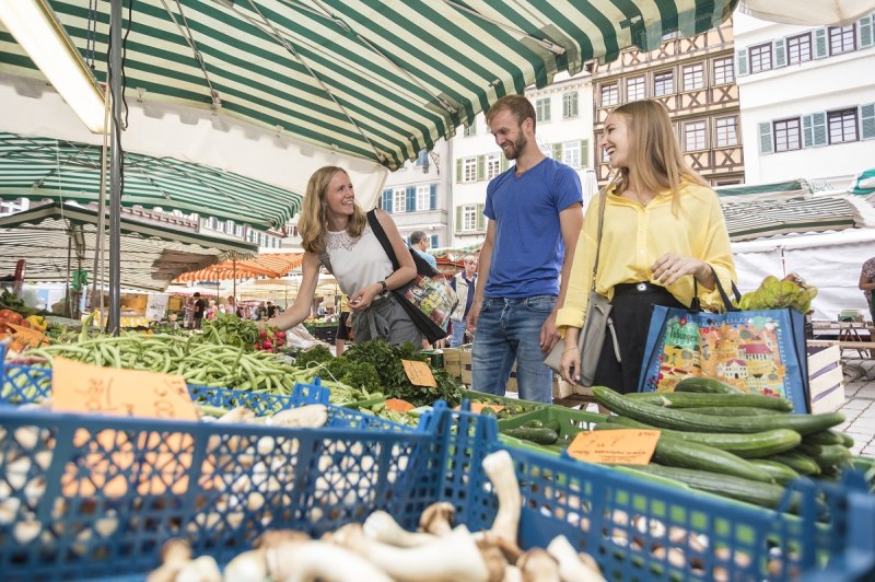 Wochenmarkt auf dem Tübinger Marktplatz