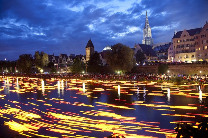 Lichterserenade auf der Donau in Ulm